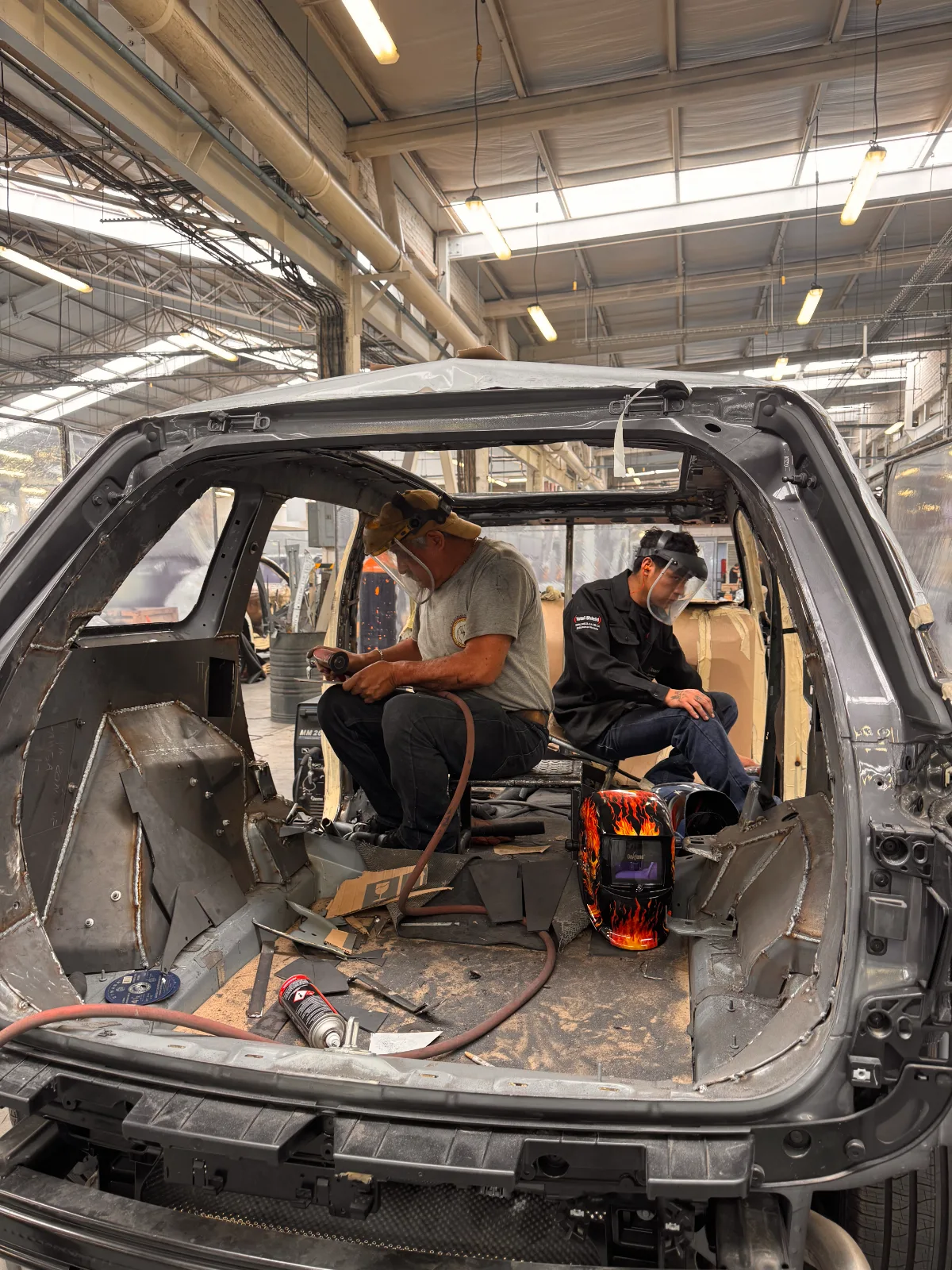 Instalación de acero balístico en el interior de la unidad